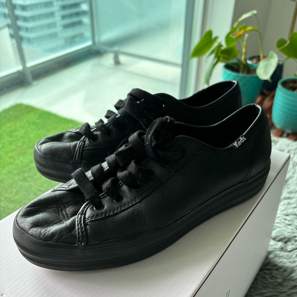 Keds black upper leather sneakers